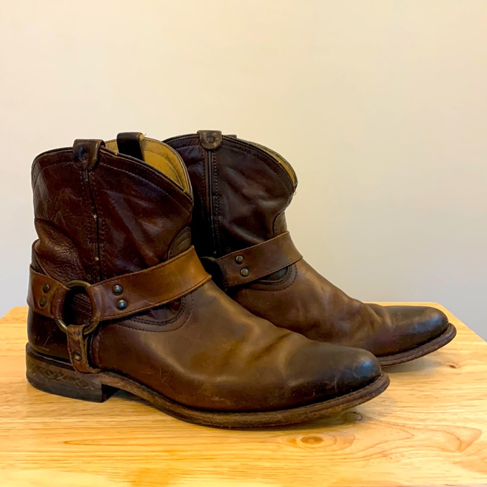 FRYE Wyatt Harness Leather Cowboy ShortBoot